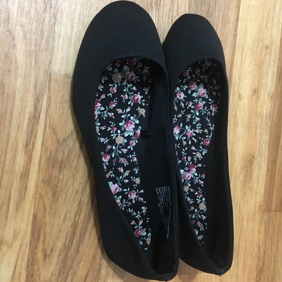 Black Flat Slip on Shoes - Picture 2 of 3